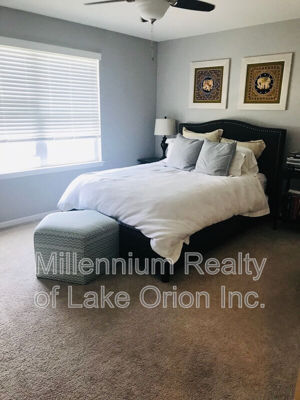 Building Photo - 1061 N Sherman Dr