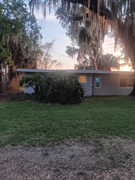 Building Photo - 1120 Northshore Dr