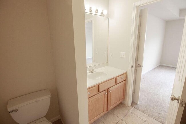 Building Photo - 1932 Center St