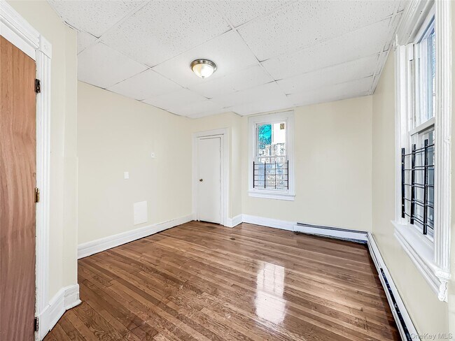 Building Photo - 119 S 11th Ave