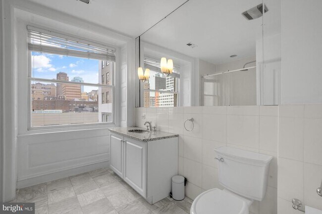 Building Photo - 1920 Chestnut St