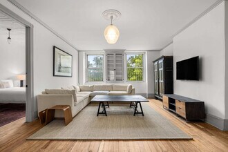 Building Photo - 185 East Broadway-SI ID1330811P