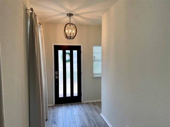 Building Photo - 546 Pepperbark Loop