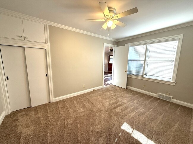 Building Photo - Spacious 3 Bedroom 2 Bath Home