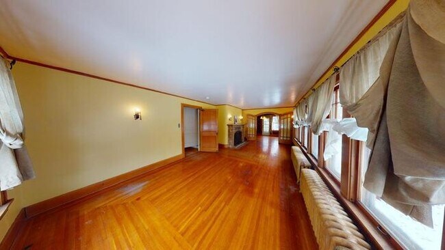 Building Photo - 206 W Custer Park St