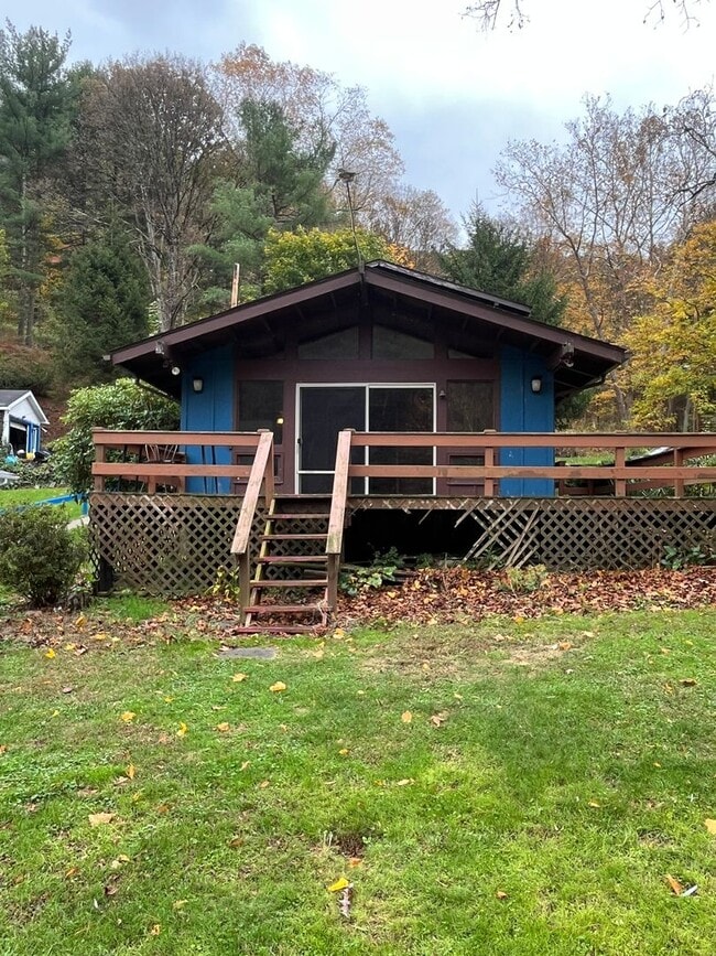Building Photo - Two Bedroom Home on Austin Lake
