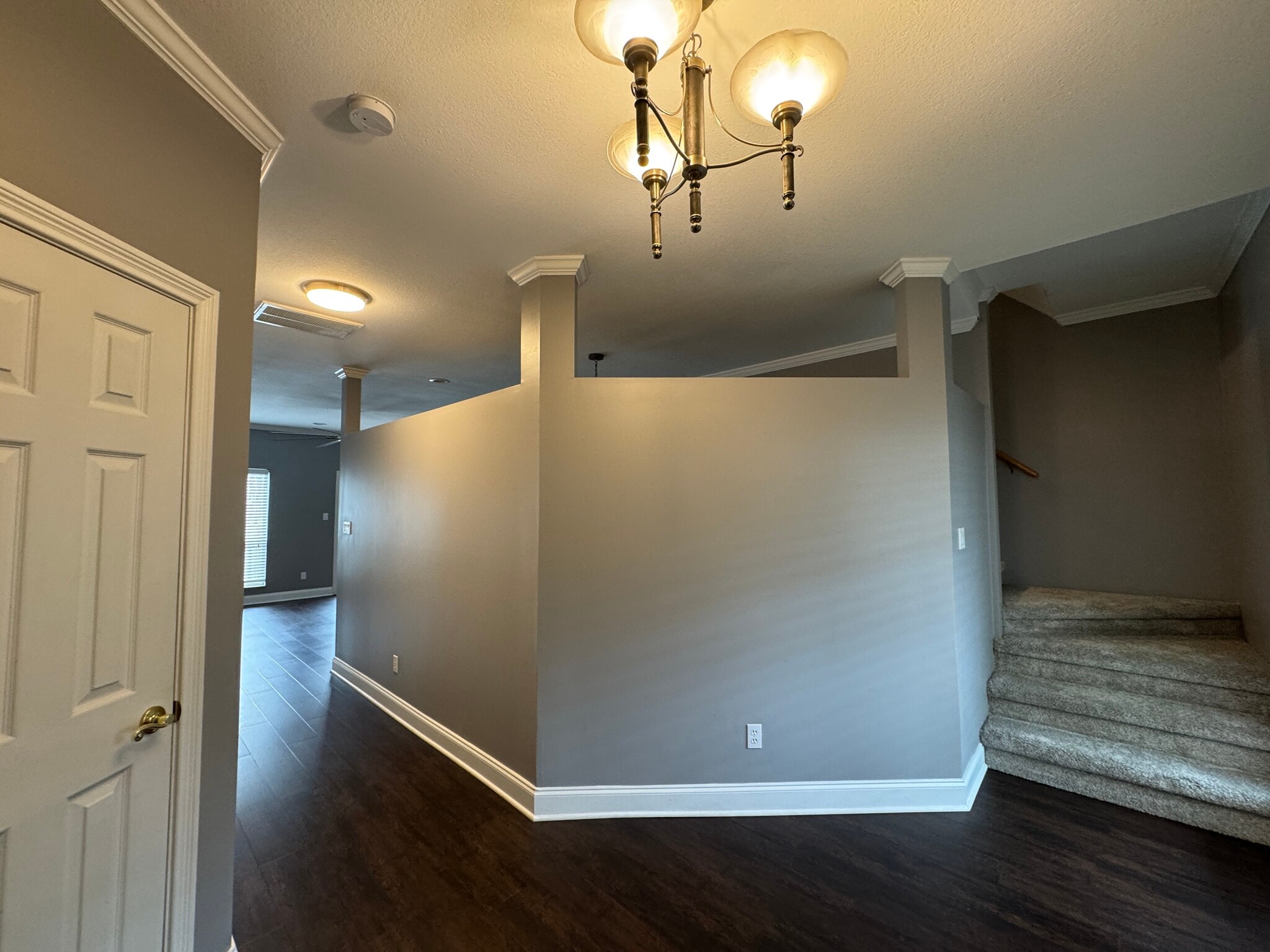 Entery - 304 Queen Victoria Way