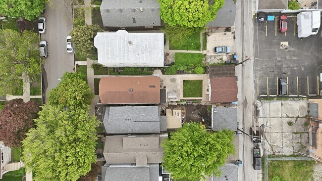 Building Photo - 3730 N Troy St