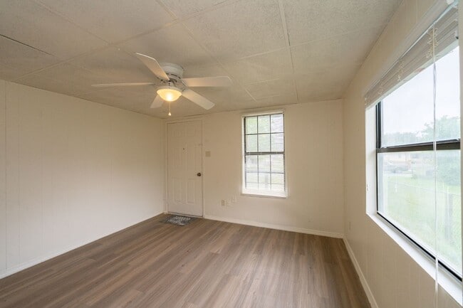Building Photo - 6950 Lark Haven Ln