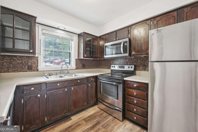 Building Photo - 72 Montre Square NW