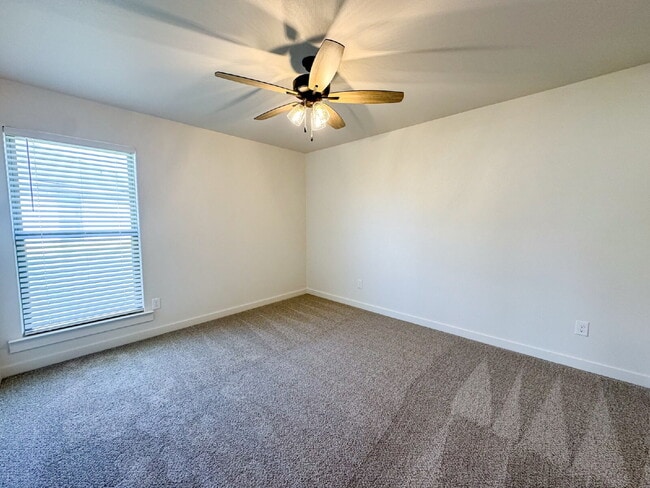Building Photo - Brand-New 3-Bed in Escondido Crossing!