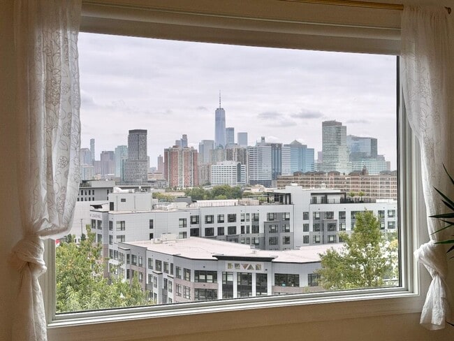 Building Photo - 126 OGDEN Ave