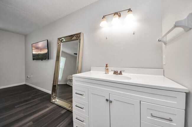 Building Photo - 1415 Parry-Sound