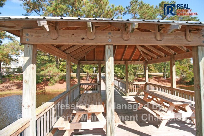 Building Photo - Spacious 4 BD Executive Home Loaded with U...