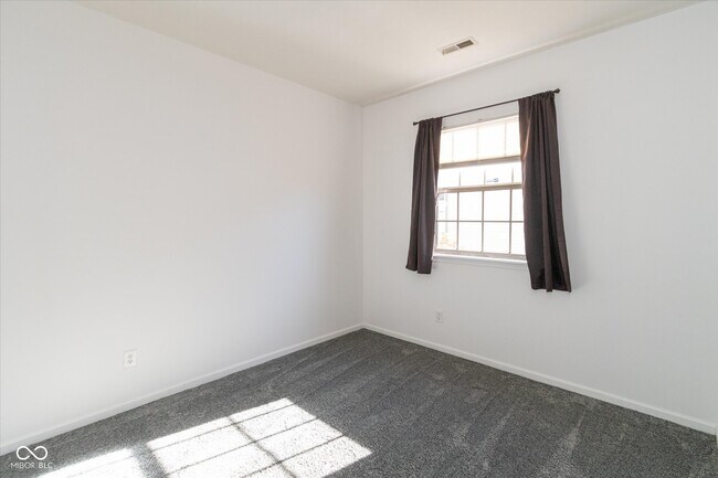 Building Photo - 10276 Lakeland Dr