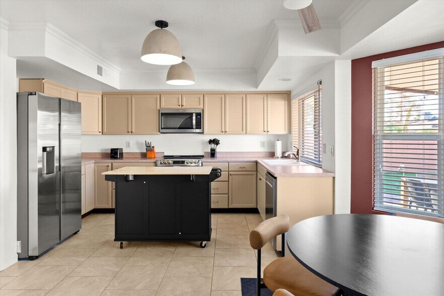 Building Photo - 6214 W Riviera Dr