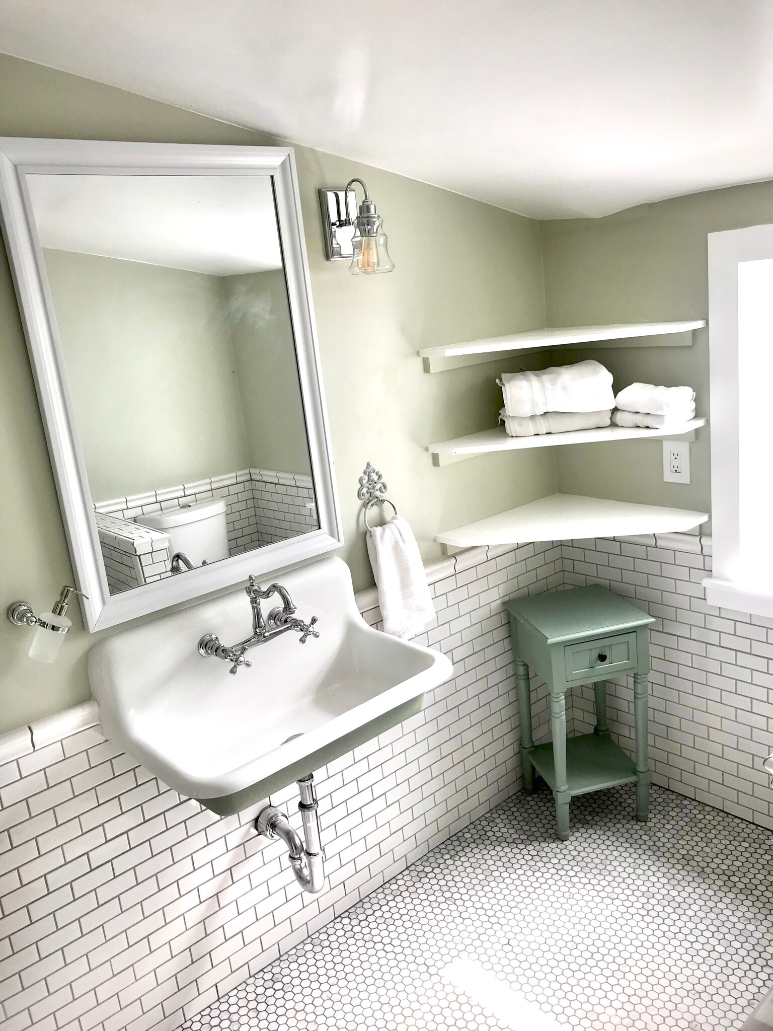 Building Photo - 3220 E 6th St