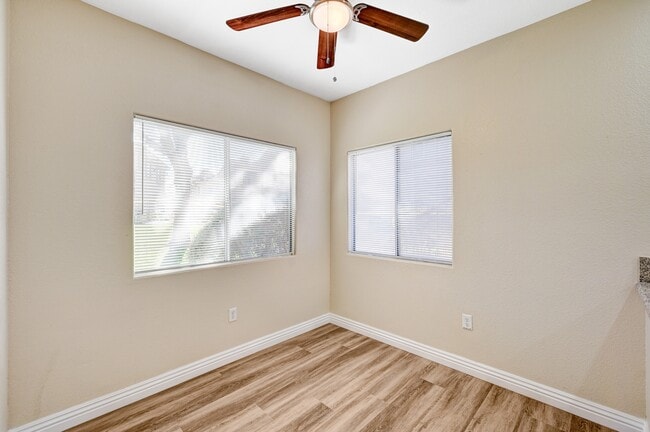 Building Photo - 1050 E Cactus Ave