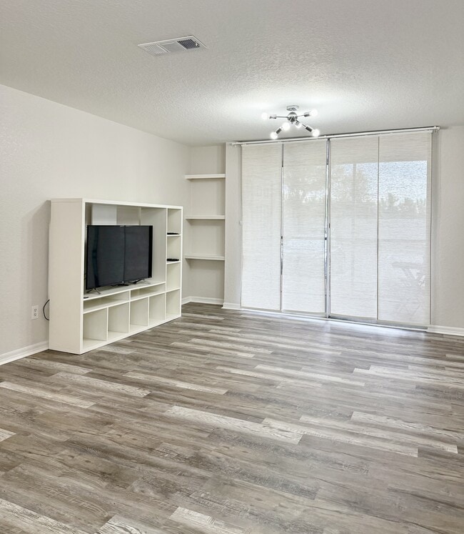 Building Photo - 7511 Seurat St