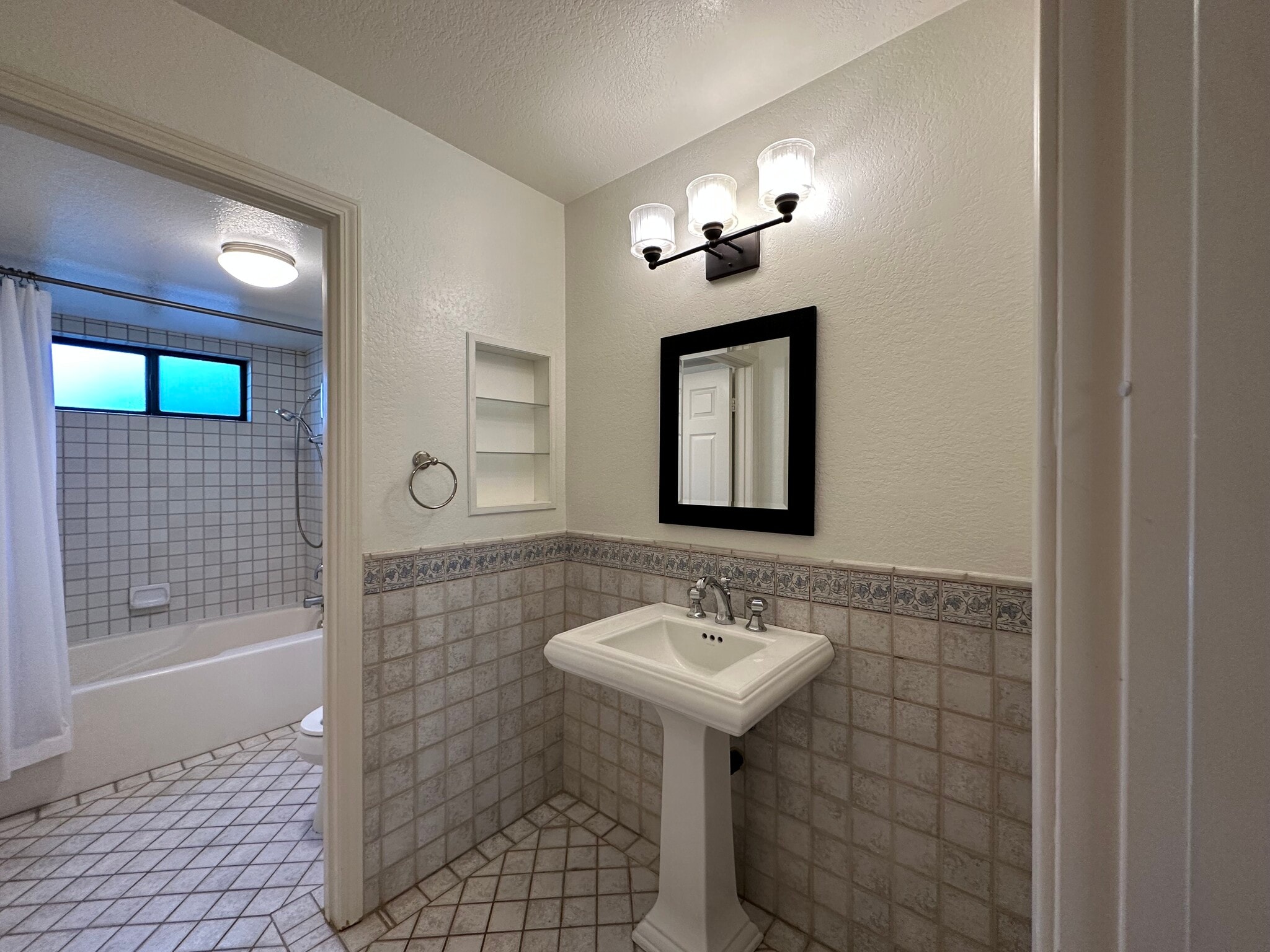 1st Floor Bath - 500 Garfield Ave