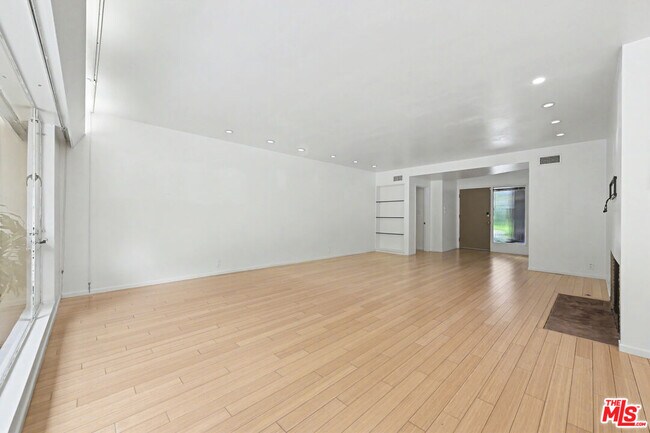 Building Photo - 9512 Duxbury Ln