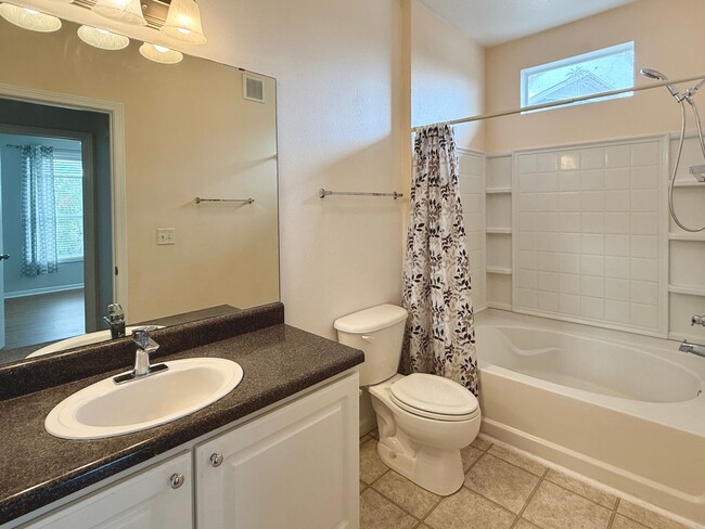 Building Photo - 3Bed/2Bath Condo for Rent in The Palms of ...