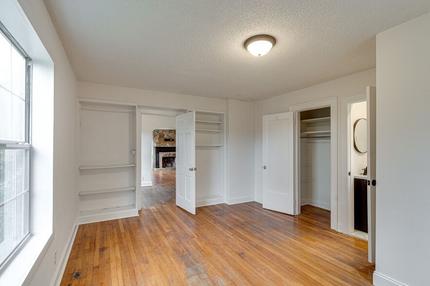 Building Photo - 203 N Seminole Dr