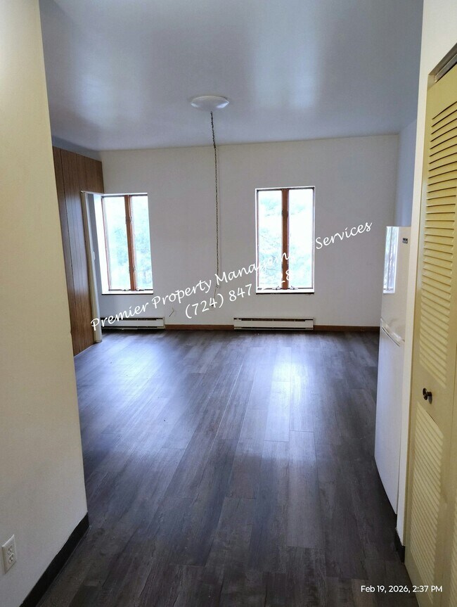 Building Photo - 518 W Cunningham St