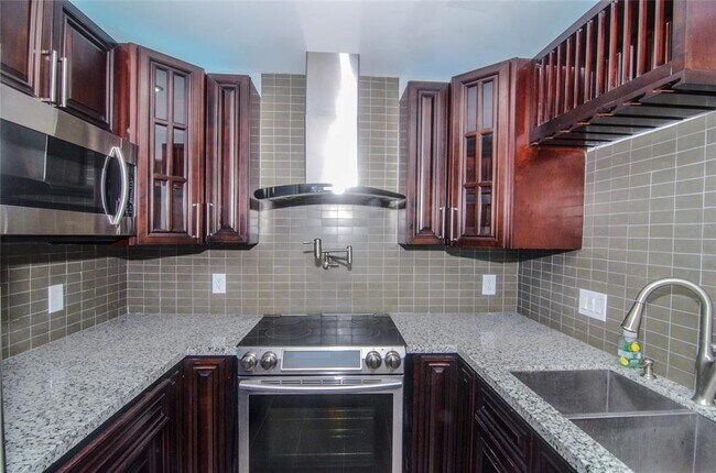 Building Photo - 2832 S Bartell Dr