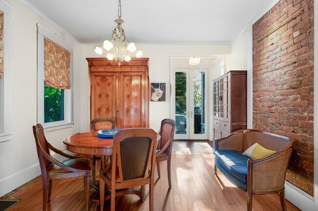 Building Photo - 5 Gerlach Pl