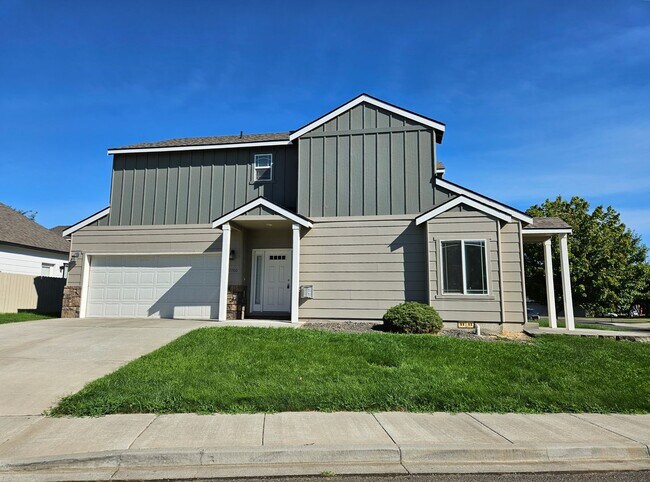 Building Photo - 7700 W 6th Ave