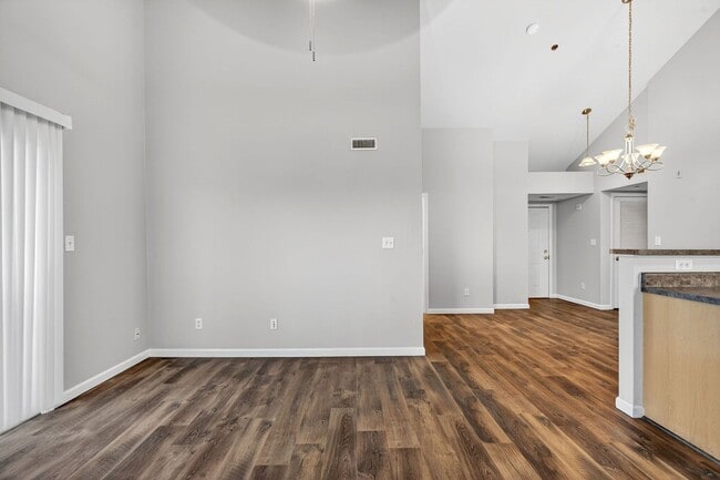 Building Photo - HALF OFF FIRST MONTH RENT!! Beautiful 2-Bedroom, 2-Bath Condo in a Prime Location!