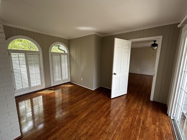 Building Photo - 101 E Lewis Rd