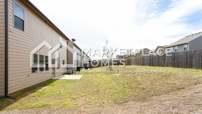 Building Photo - 484 Emporia Loop
