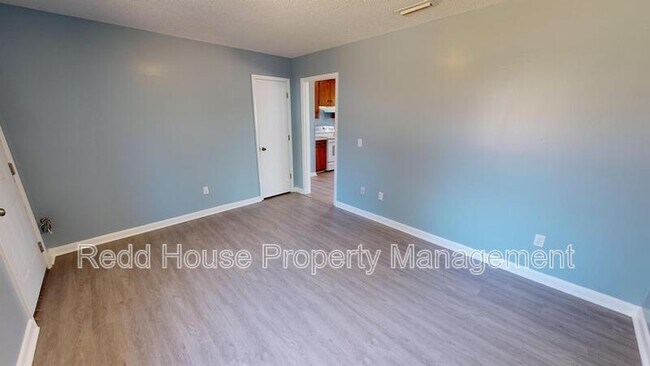 Building Photo - 125 Nann St