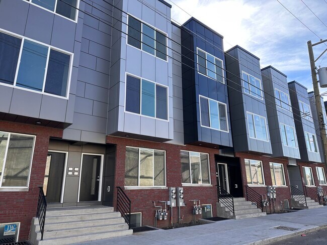 Building Photo - 2430 E Tioga St