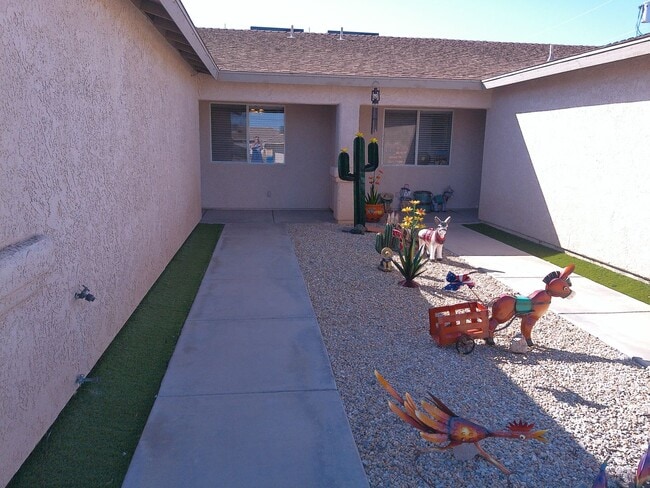 Building Photo - Seasonal rental 2 bedrooms 2 bathrooms