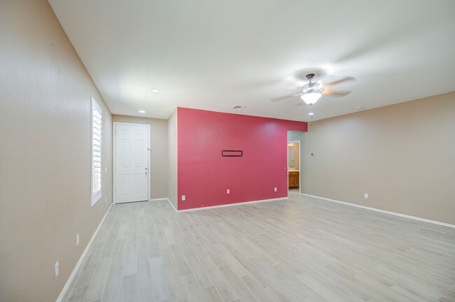 Building Photo - 6826 W Charter Oak Rd