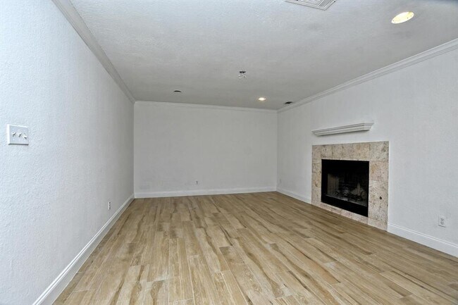 Building Photo - 17607 Klamath Falls Dr