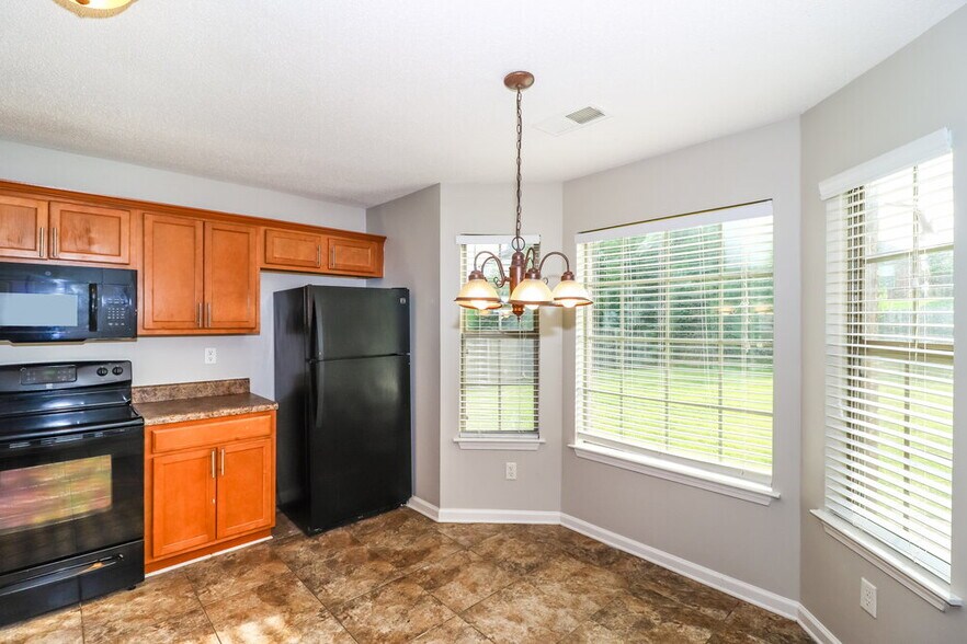 Building Photo - 1609 Sawmill Creek Ln