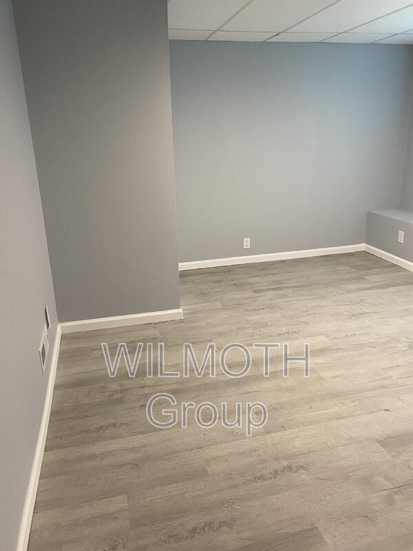 Building Photo - 15 N Riley Ave