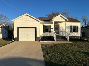 Building Photo - 464 N Maple St