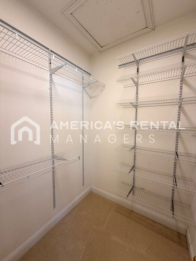 Building Photo - JUST LISTED - Spacious Five Bedroom Residence in Meadowbrook!