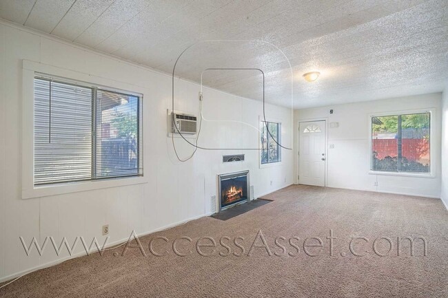 Building Photo - Charming Home in Historic Downtown Lake Elsinore!