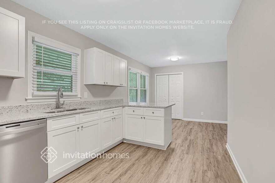Building Photo - 3126 Holbrook Dr SW