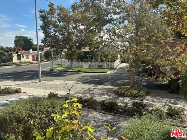 Building Photo - 1601 Stearns Dr