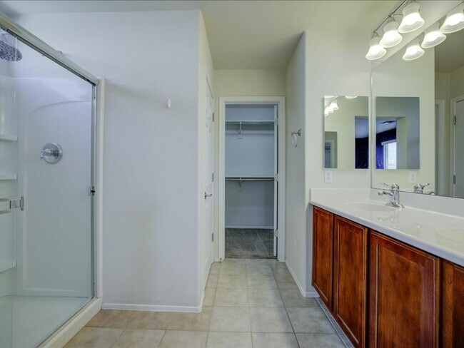 Building Photo - PROMO 1/2 OFF FIRST MONTH'S RENT!!*