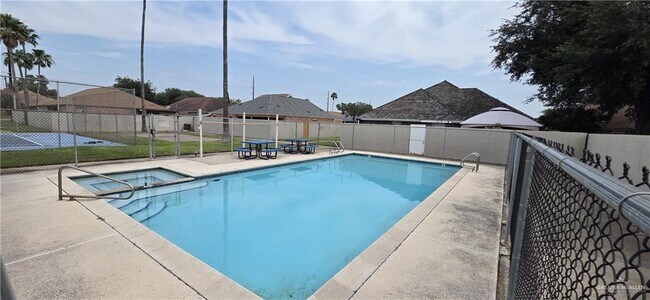 Building Photo - 309 N 36th Ln