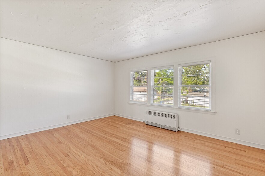 Building Photo - 1524 E 17th St