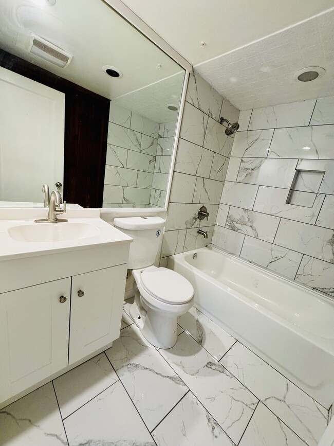 Building Photo - 741 Jefferson Rd